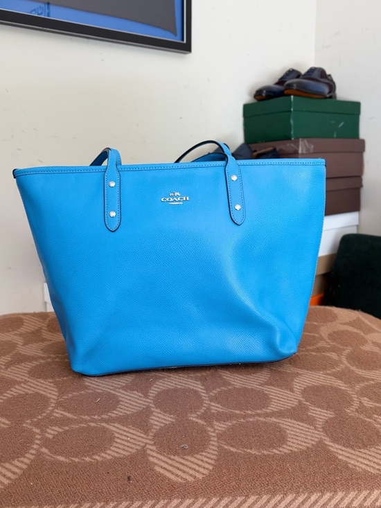Coach Handbags - *pre-loved* Vintage COACH city tote with zipper
